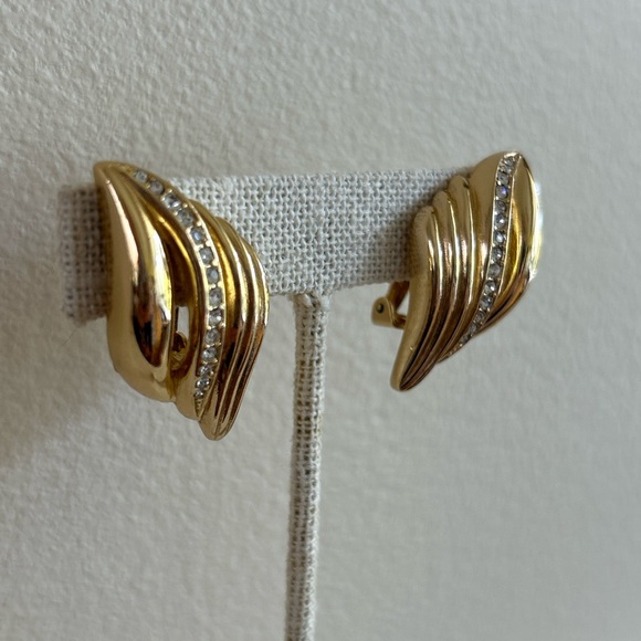 Christian Dior Vintage 80s Goldtone Modernist Large Wing Crystal Clip Earrings - Picture 6 of 9
